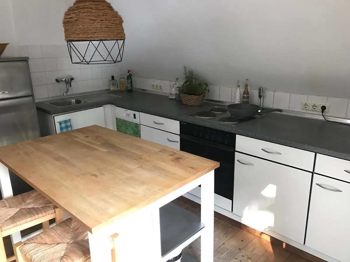 Charmante Altbau-Dg-Wohnung München 0*,